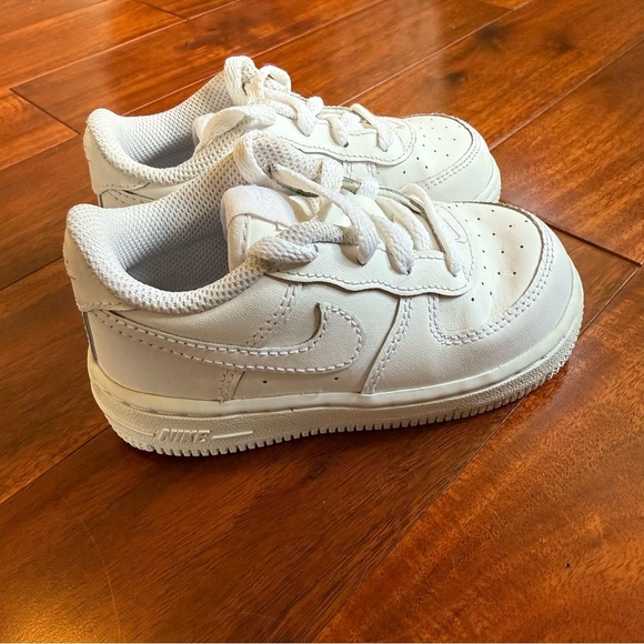 Nike White Air Force 1 Sneakers size 7 - Picture 1 of 10